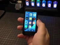 Micro-Sized Smartphone Models Image 3
