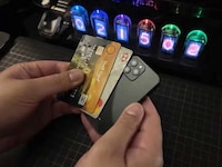 Micro-Sized Smartphone Models Image 5