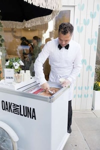 Holiday-Ready Pop-Up Stores Image 2