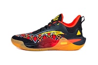Agile Eye-Catching Basketball Shoes Image 2