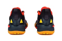 Agile Eye-Catching Basketball Shoes Image 3