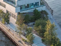 Pier-Side Dynamic Office Spaces Image 2