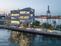 Pier-Side Dynamic Office Spaces Image 3