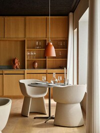Sculptural Welcoming Chair Designs Image 2