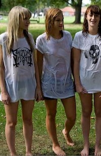 Soaking T-Shirt Editorials Image 3