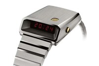 Retrofuturism Metallic Timepieces Image 3