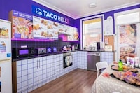 Taco-Themed Dorm Makeovers Image 1