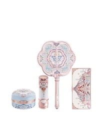 Intricate Fairytale-Like Makeup Sets Image 2