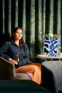Dynamic Vibrant Cake Stands Image 3