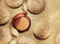 Bedazzled High-End Makeup Lines Image 4