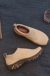 Urban-Inspired Hiking Footwear Image 2
