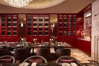 Upscale Holiday Dining Experiences Image 3