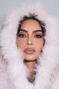 Long-Lasting Holiday Cosmetics Image 1