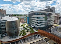 Stainless Steel-Wrapped Buildings Image 3