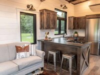 Spacious Cottage-Like Luxe Homes Image 2