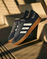 Minimal Sleek Skate Sneakers