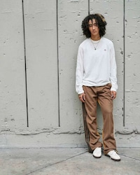 Minimal Sleek Skate Sneakers Image 3