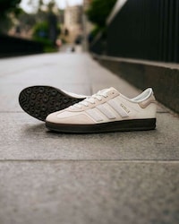 Minimal Sleek Skate Sneakers Image 7