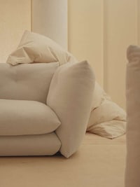 Cloud-Like Modular Sofa Systems Image 3