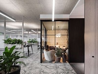 London-Inspired Vibrant Offices Image 3