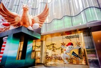 Exaggerated Holiday Displays Image 2