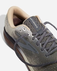 NYC-Inspired Dynamic Running Shoes Image 1