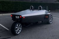Tadpole-Shaped Three-Wheelers Image 2