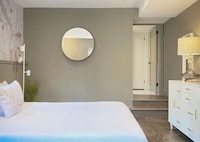 Boutique Wellness Getaways Image 6