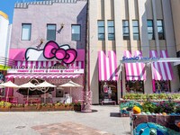 Cartoon Cat-Inspired Cafes Image 2