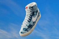 In-Game Digital Sneakers Image 3