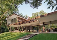 Weathering Steel-Clad Retreats Image 2