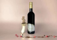 Decades-Aged Dealcoholized Wines Image 1