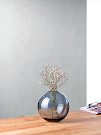 Planetary-Inspired Glassware Capsules Image 2