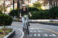 Urbanite Commuter Electric Bikes Image 3