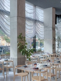 Diffused Light Chinese Restaurants Image 3