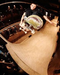 Dynamic Skateable Architecture Stores Image 1