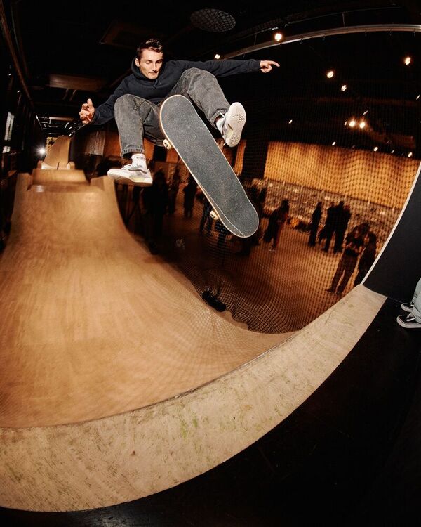 Dynamic Skateable Architecture Stores Image 2