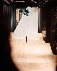 Dynamic Skateable Architecture Stores Image 5