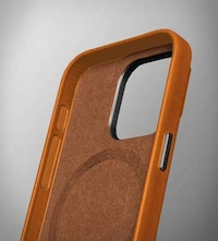 Artisanal Leather Smartphone Cases Image 4