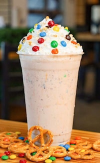 Crunchy Candy Holiday Shakes Image 2