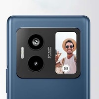 Handy Dual-Display Smartphones Image 1