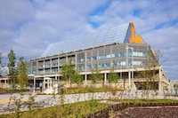 Large Winter Garden Hospitals Image 2