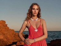 Ultra-Extravagant Jewelry Capsules Image 5