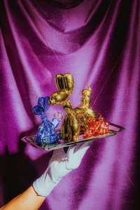 Balloon Dog-Themed Smoking Accessories Image 4