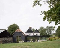 Glass-Lined Farmhouse Exntensions Image 2