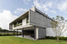 Contemporary Adaptable Concrete House