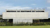Contemporary Adaptable Concrete House Image 3