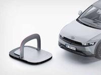 Wireless Robotic EV Charges Image 2