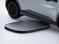 Wireless Robotic EV Charges Image 3