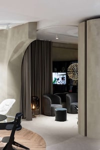 Monochrome Parisian Flagship Stores Image 4